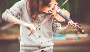 mujerfenix-tocando-violín